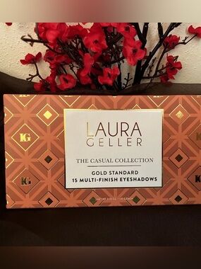 Laura Geller The Casual Collection Gold Standard 15 Multi Eyeshadow Palette.